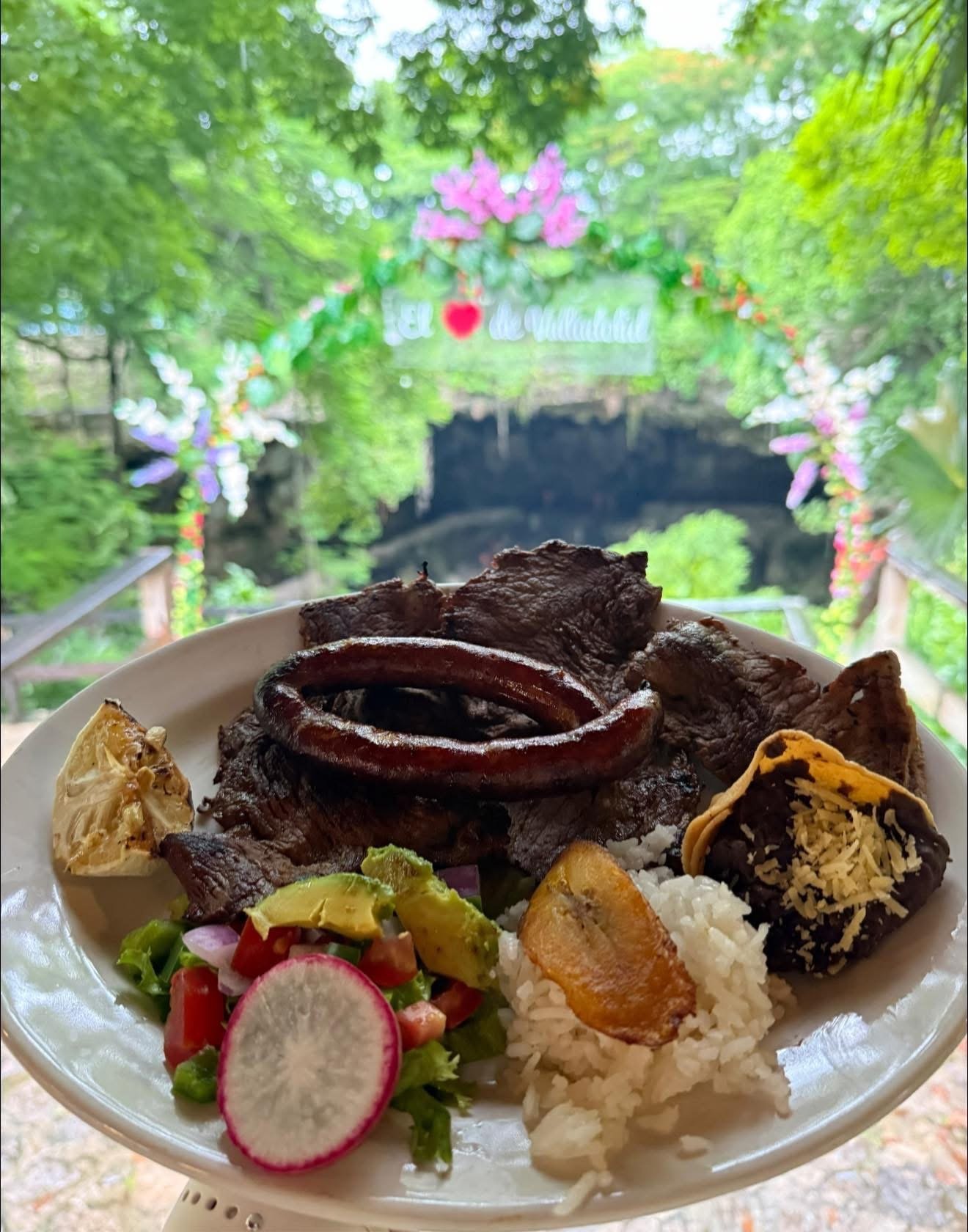 Cenote Zaci Restaurant  - Imagen 9